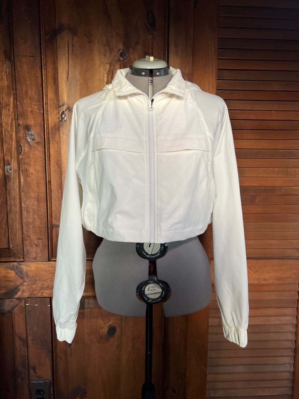 Alo Yoga Cropped Playmaker Jacket in Ivory